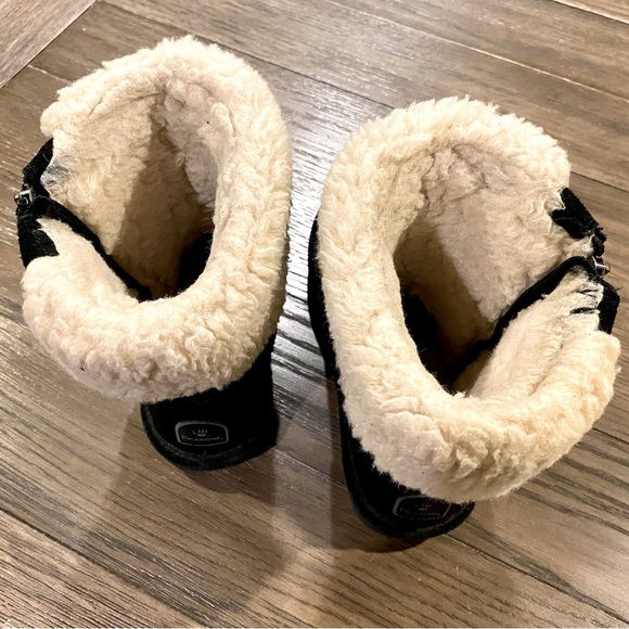 Bearpaw Cold Weather Bootie, shearling and  suede (sized 7, fits 6.5) - Picture 4 of 5